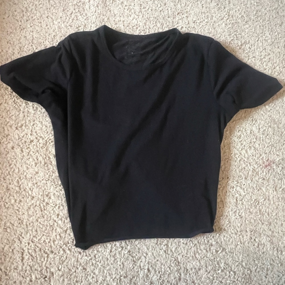 Black cropped tee